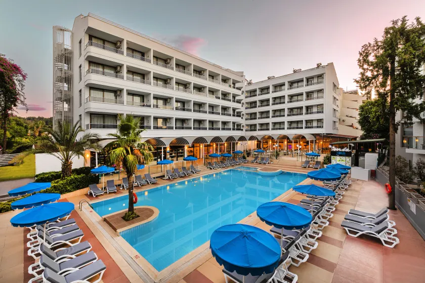 Kayamaris Hotel - Image 1