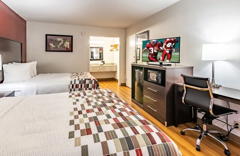 Red Roof Inn Forsyth - Image 1