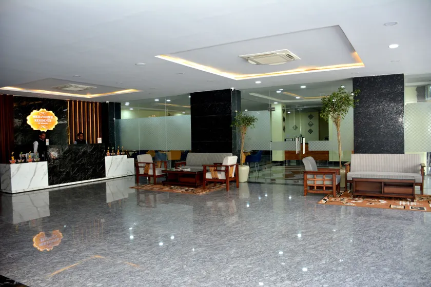 Hotel The Grand - Lobby