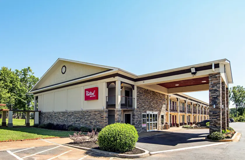 Red Roof Inn & Suites Greenwood, SC - Image 1