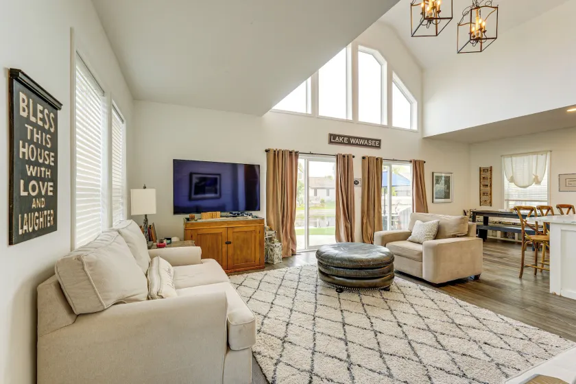 Lake Wawasee Family Getaway in Syracuse! - Image 1