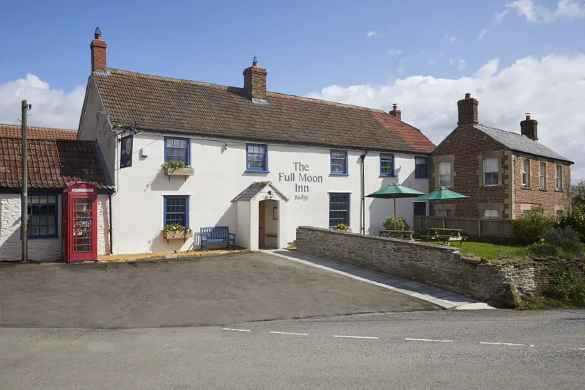 Full Moon Inn Rudge - Image 1