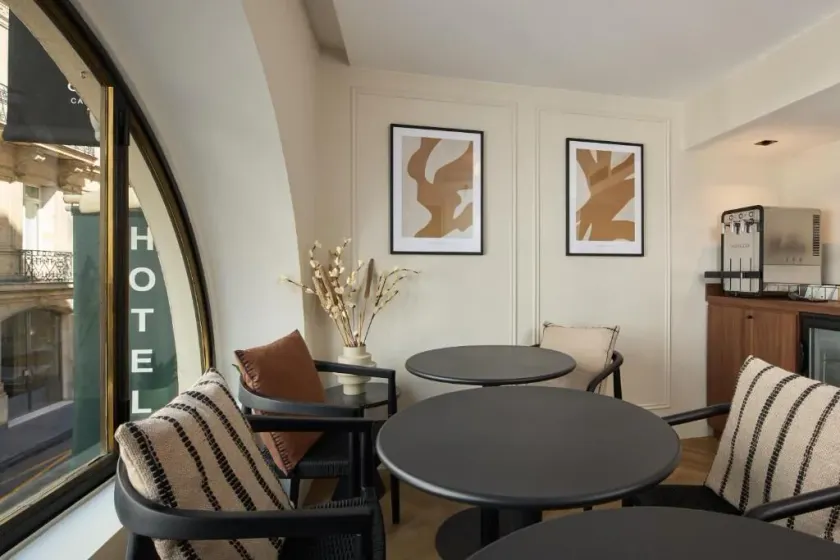 Hôtel Elysée Secret - Coin salon dans le hall
