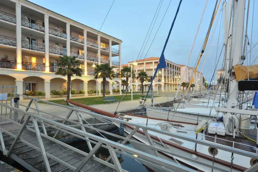 Résidences De Rochefort Bougainville (France) - Image 1