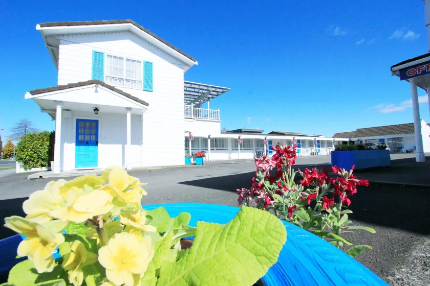 Golden Glow Motel - Image 1