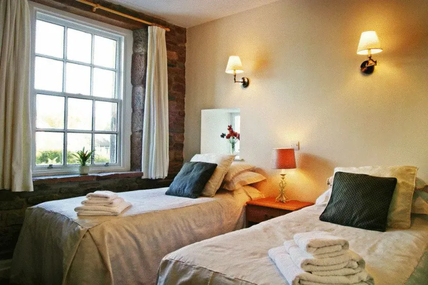 Ecclefechan Hotel - Image 1