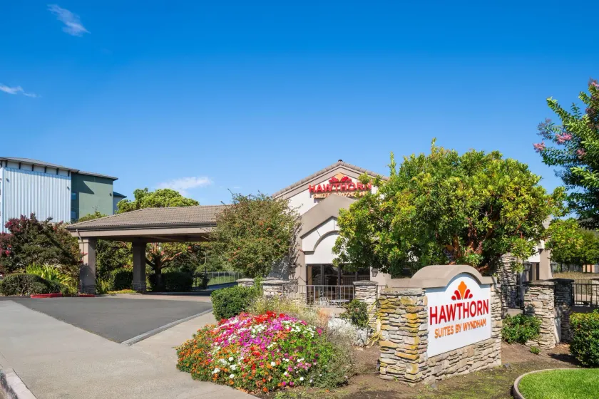 Hawthorn Suites by Wyndham Napa Valley - Image 1