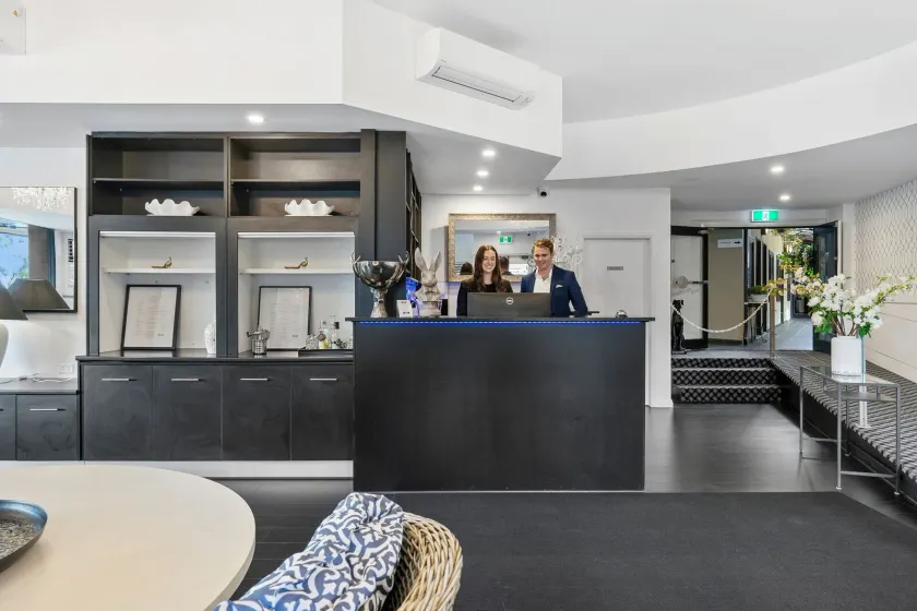 Airport Hotel Sydney - Image 1