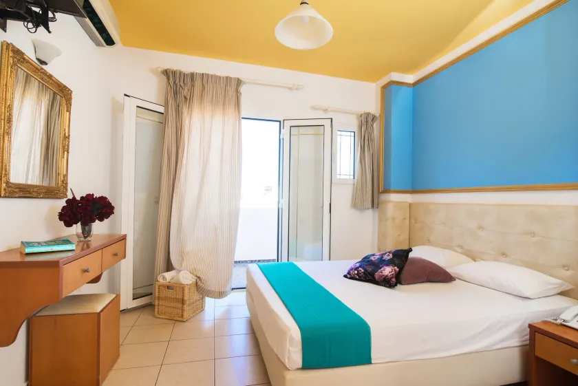 Yiannis Manos Hotel Resort - Image 1