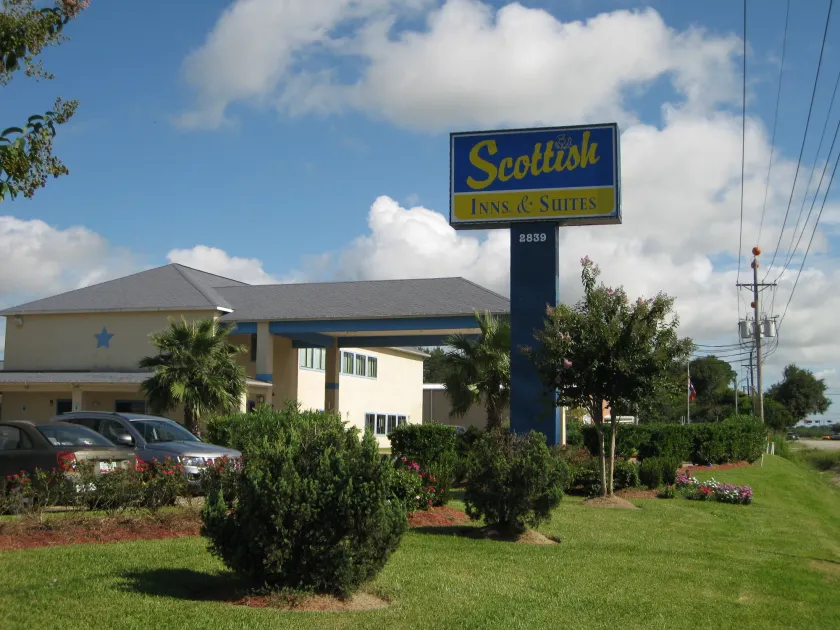 Relax Inn & Suites - Image 1