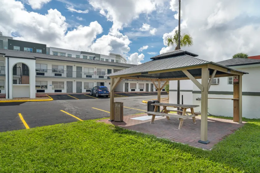 Quality Inn & Suites Orlando East - UCF Area - Image 1