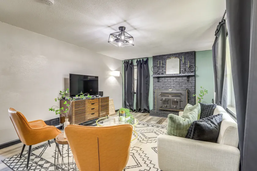 Near Lakes & Golfing: Spacious Loganville Home! - Interni