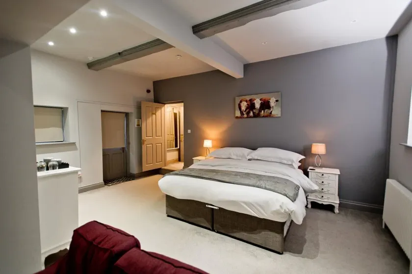 Glewstone Court Country House Hotel - Image 1