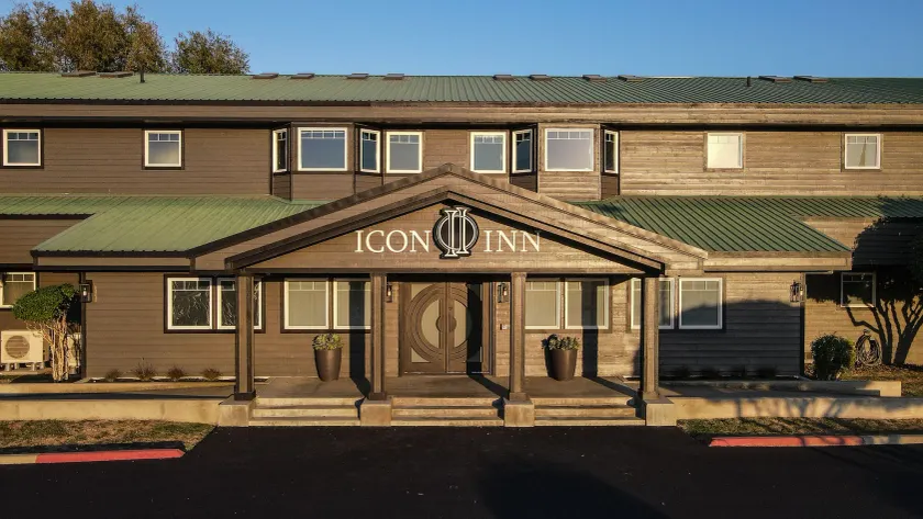 Icon Inn - Image 1
