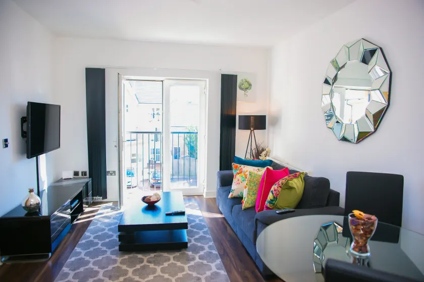 MODERN 2 BEDROOM APARTMENT - Image 1