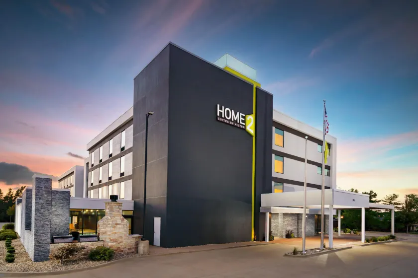 Home2 Suites by Hilton Champaign/Urbana - Image 1