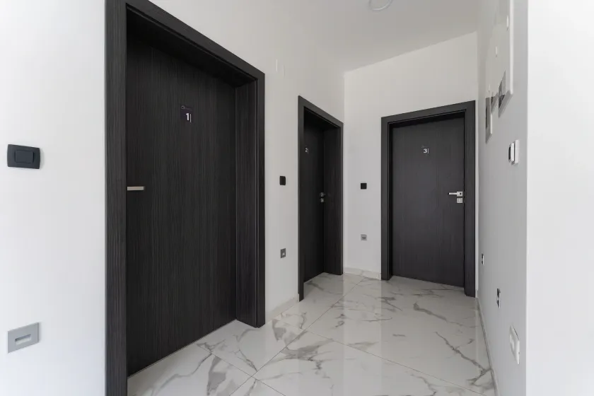 Sky & Sun Luxury Rooms with private parking in the garage - Image 1