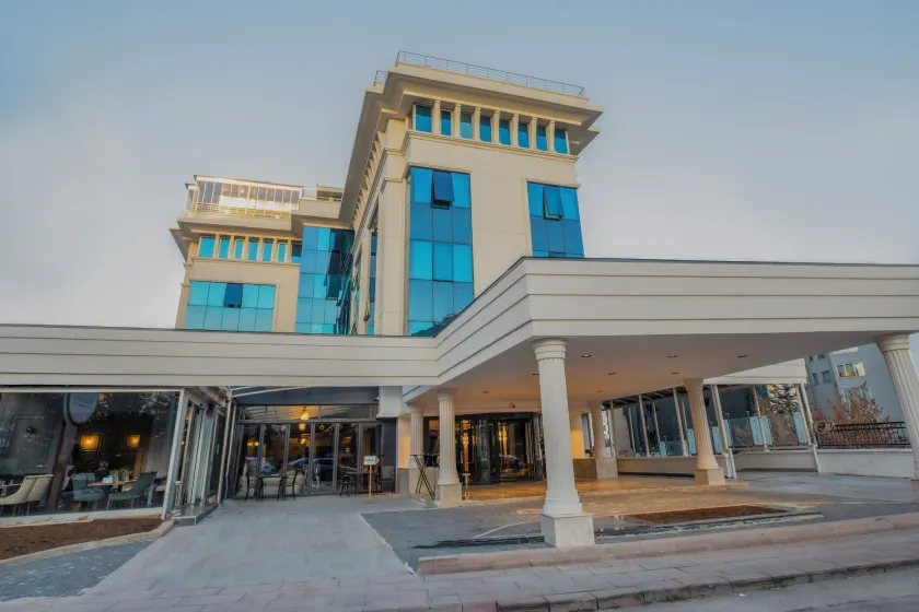 Akman Premium Hotel - Image 1