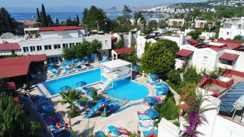 Summer in Garden Suites & Beach Hotel - Image 1