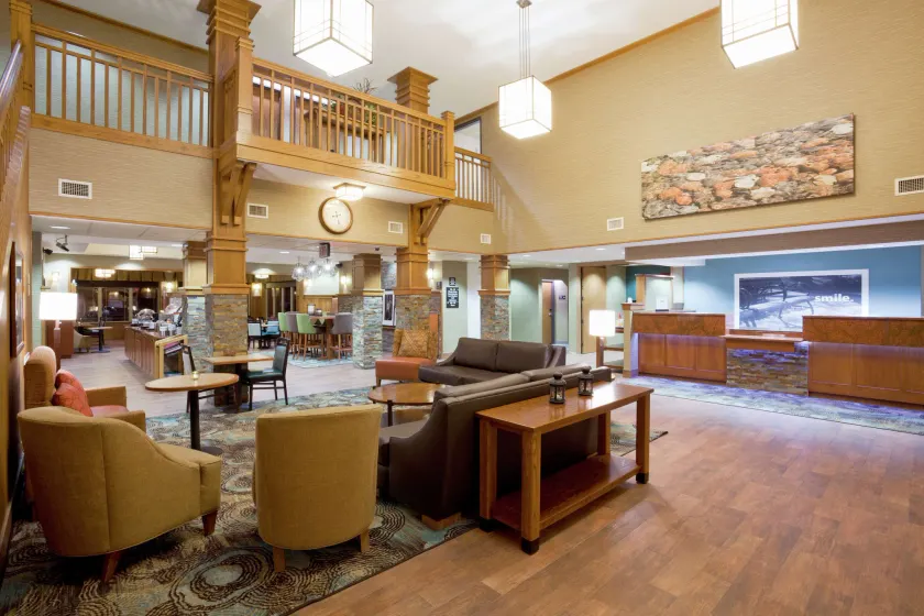Hampton Inn Duluth Canal Park - Image 1