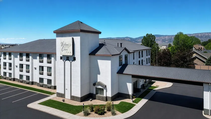 Willow Creek Inn - Image 1