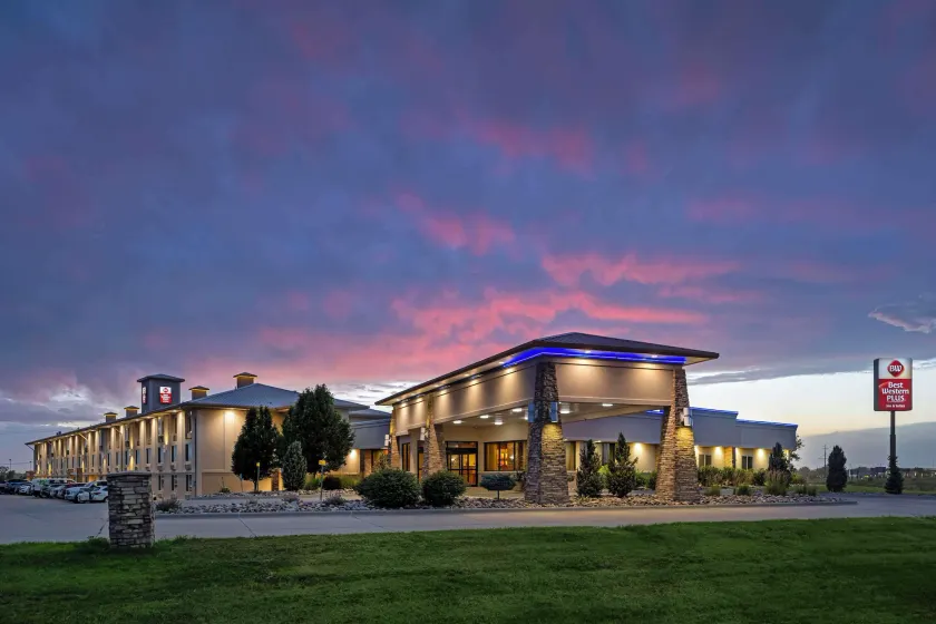 Best Western Plus Mid Nebraska Inn & Suites - Image 1