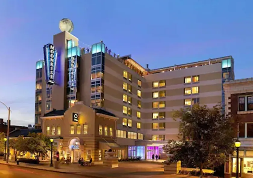The Moonrise Hotel - Image 1
