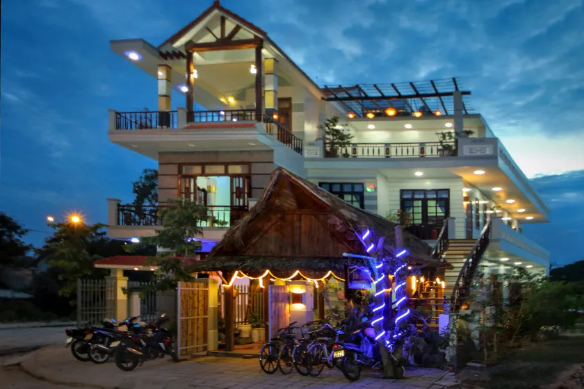 Hoi An Sea Sunset Villa & Bar - Image 1