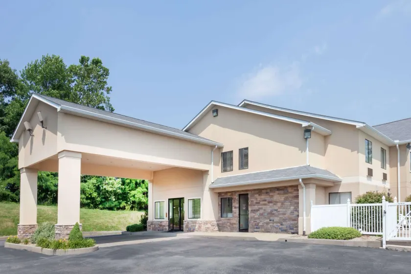 Ramada by Wyndham Tell City - Image 1