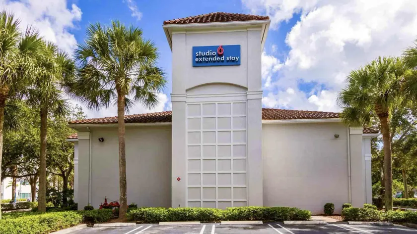 Studio 6 Extended Stay - Coral Springs, FL- Fort Lauderdale - Image 1