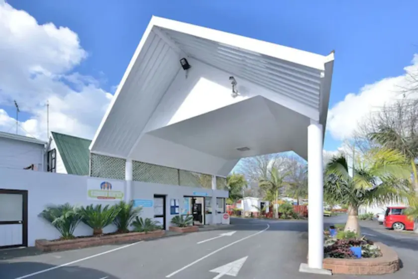 Auckland Northshore Motels & Holiday Park - Image 1