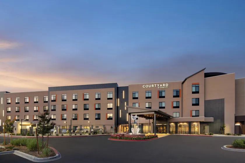 Courtyard by Marriott Petaluma Sonoma County - Image 1