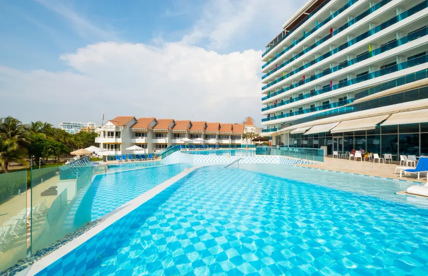 Las Americas Torre Del Mar - Image 1