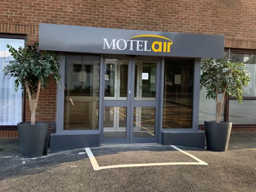 Motel Air - Glasgow Airport - Image 1