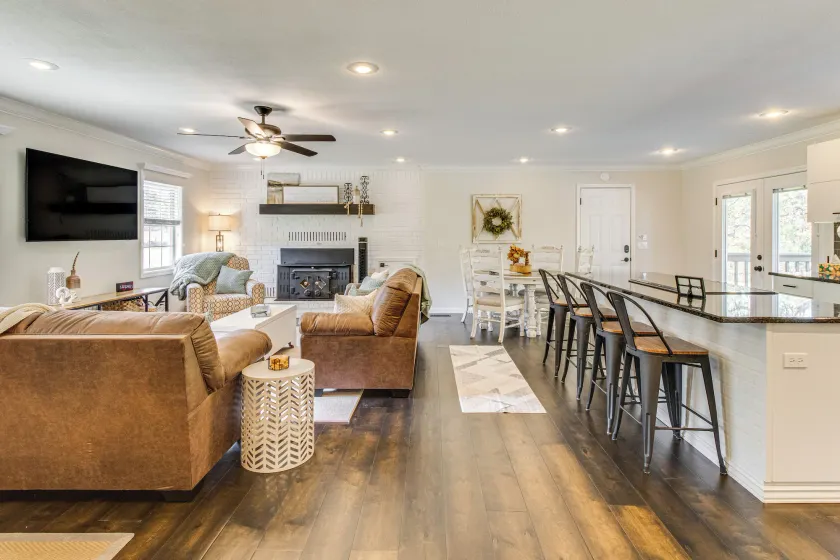3 Mi to Lake: House w/ Fire Pit in Mountain Home! - Image 1