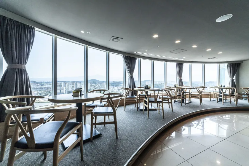 Gangneung Tourist Hotel - Image 1