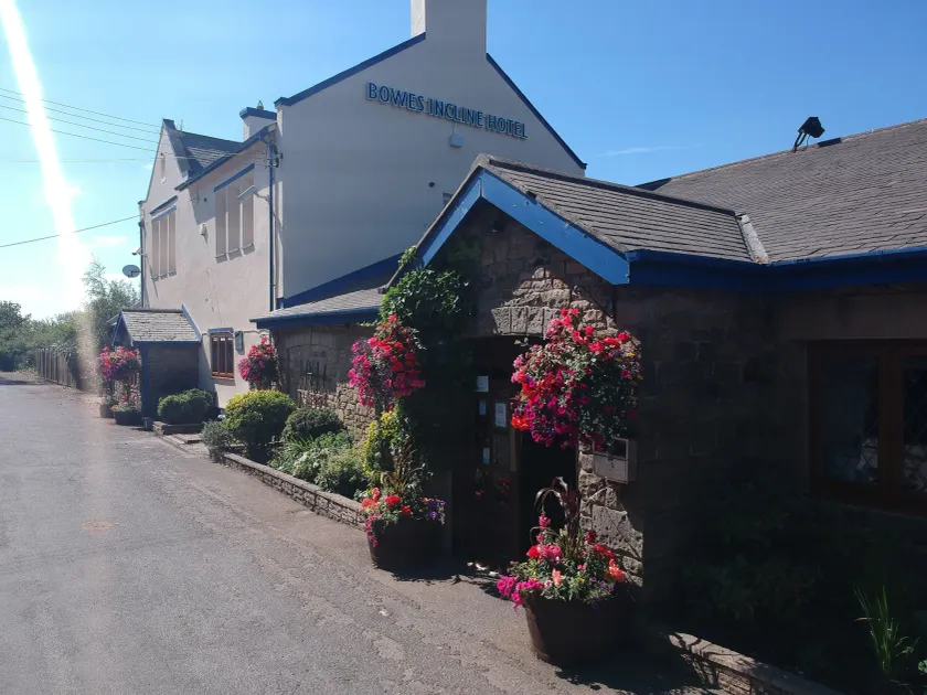 Bowes Incline Hotel - Image 1