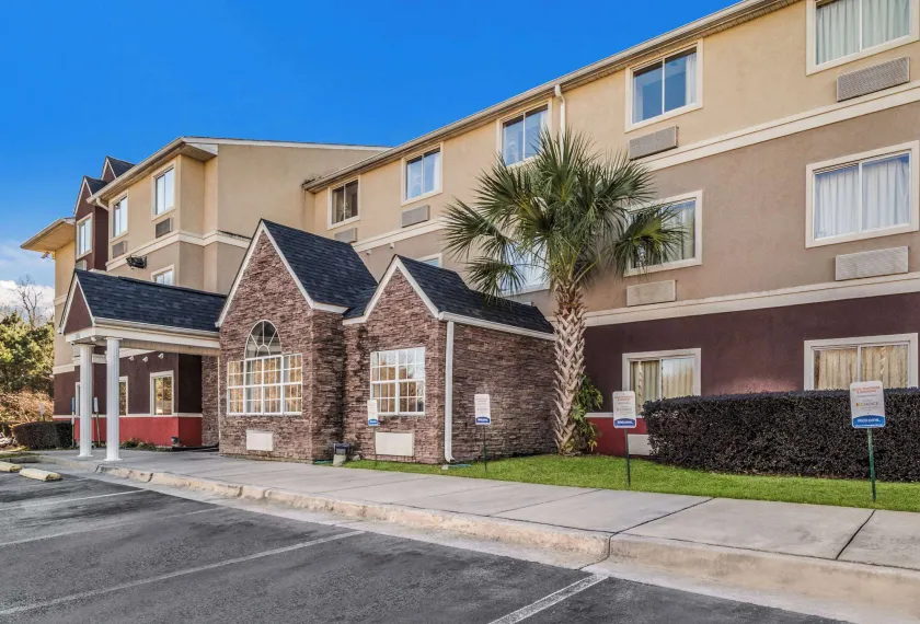 Quality Inn & Suites Augusta Fort Gordon Area - Image 1