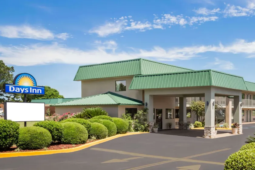 Days Inn by Wyndham Blakely - Image 1