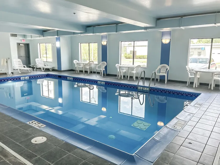 Comfort Inn & Suites Cambridge - Image 1