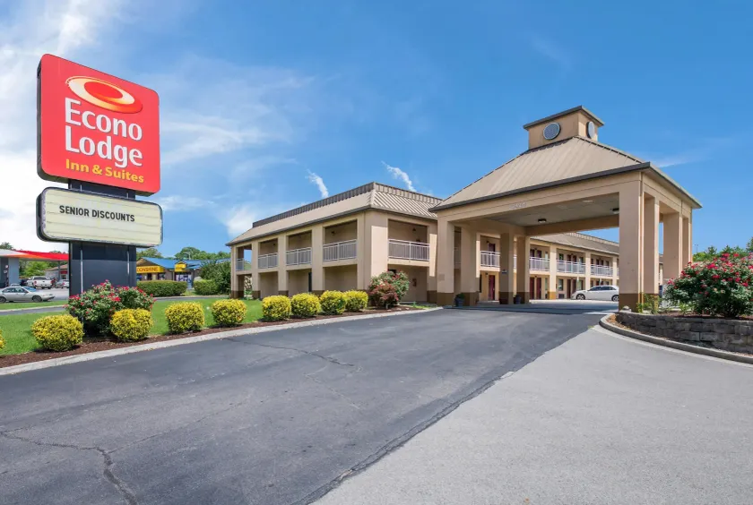 Econo Lodge Inn & Suites Knoxville East - Image 1