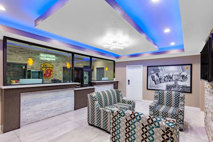 Super 8 by Wyndham Houston Northwest Cypress - Lobby