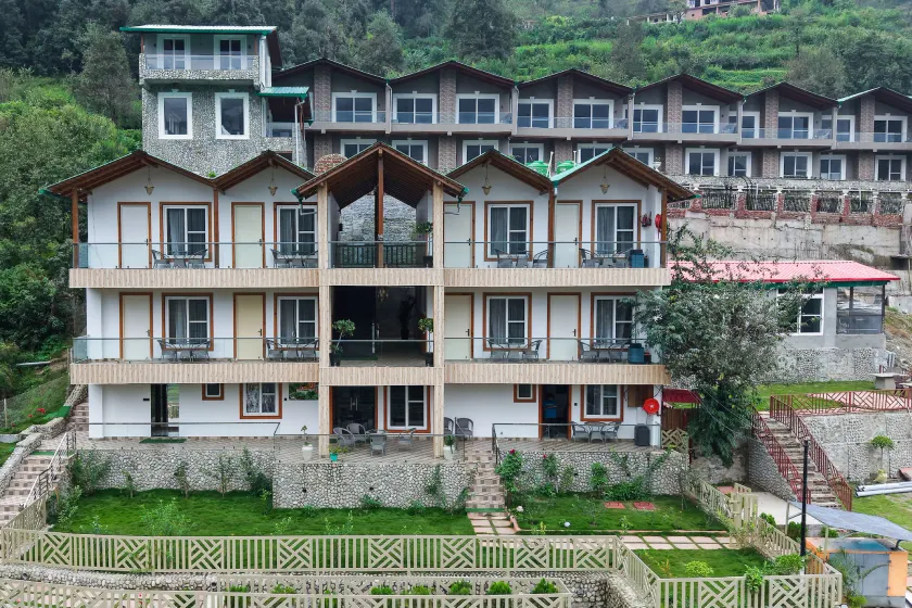 The Hoften Snowia Luxury Stay, Mukteshwar - Near Bhalugarh Waterfall - Image 1