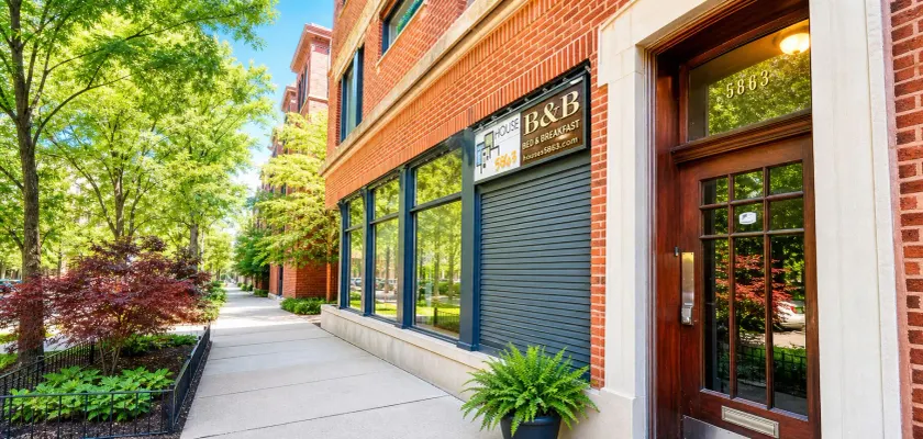 House 5863- Chicago's Premier Bed and Breakfast - Image 1