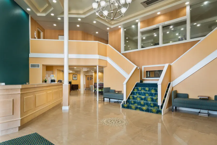 Quality Inn & Suites Middletown - Newport - Lobby