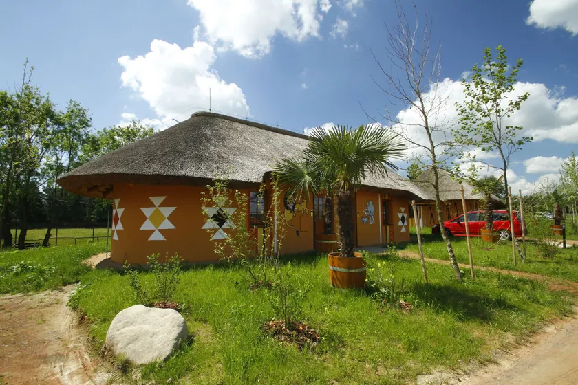 Hotel Safari - Image 1