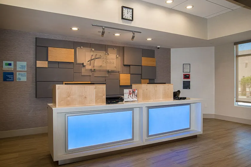 Holiday Inn Express Fullerton-Anaheim by IHG - Postazione check-in/check-out