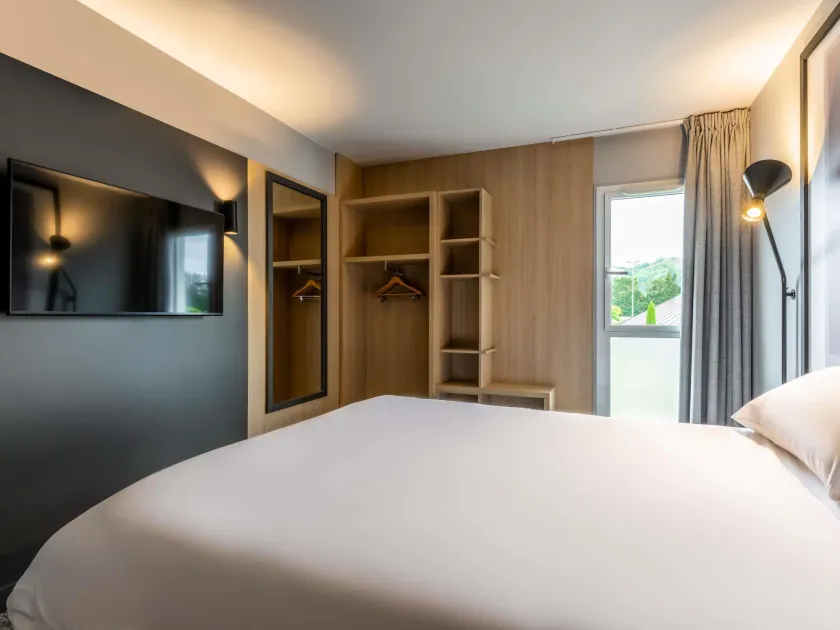 ibis Issoire - Image 1