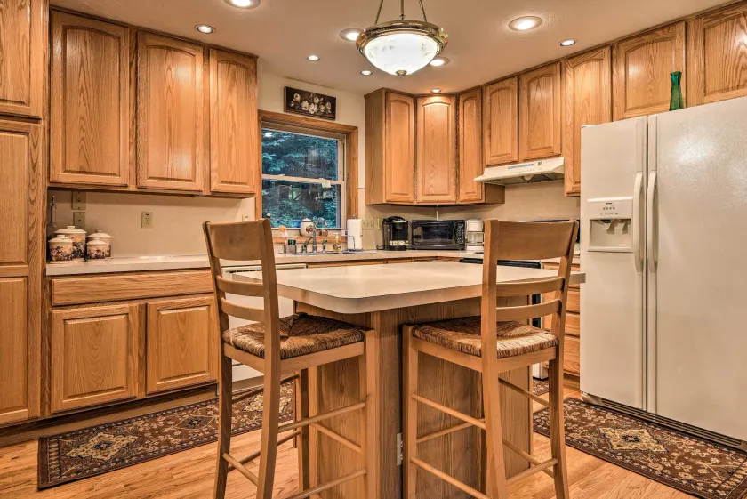 Pocono Mountain Home w/ 3 Community Lakes! - Interiør