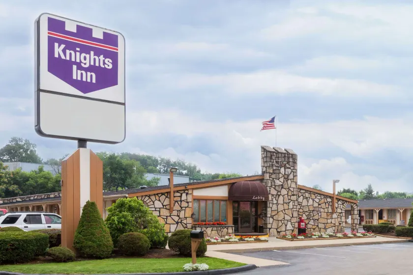 Knights Inn Greensburg - Image 1